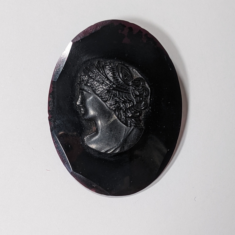 Antique French Jet Left Facing Cameo Brooch